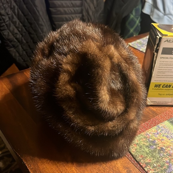 Vintage Mink hat from The Halle Bros. Co. - Picture 2 of 3
